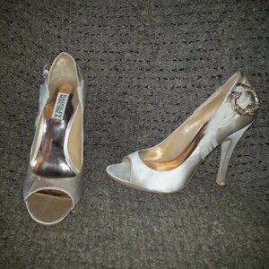 BADGLEY MISCHKA-Blush Satin/Pleated Satin with Circular Jeweled Brooch-Size 8.5